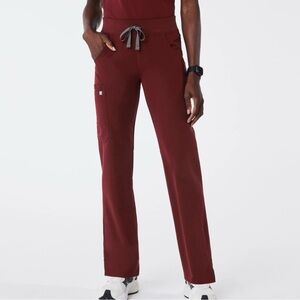 Figs Women’s Kade Cargo Scrub Pant, Burgundy
